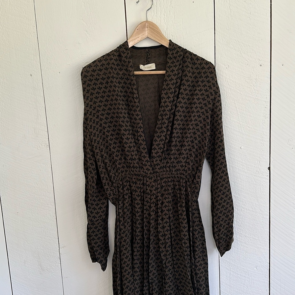 dress deep plunge bee dress